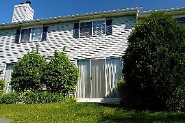 Spacious 2 Bedroom Townhouse with Garage  in Waukegan, IL (Photo 7 of 7)