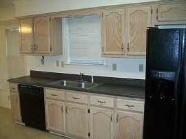 Appealing 3 Bedroom Lake Front Home with All Appliances in Cordova, TN (Photo 3 of 7)