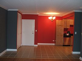 2 Bedroom - 1 Block From Roselle Metra in Roselle, IL (Photo 2 of 5)
