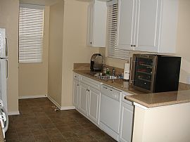 Luxury 1 Bedroom Apartment with Large Open Floor Plan in San Diego, CA (Photo 2 of 4)