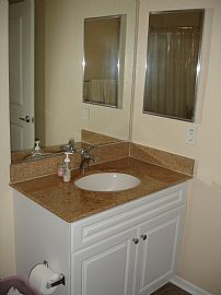 Luxury 1 Bedroom Apartment with Large Open Floor Plan in San Diego, CA (Photo 3 of 4)