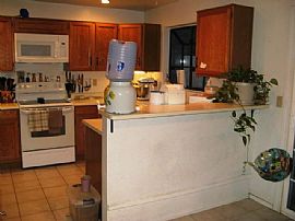 Terrific 3 Bedroom Townhouse 1st Month = Rent Half Off in Mesa, AZ (Photo 2 of 4)