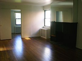 Comfy 2 Bedroom First Floor of Duplex with Small Bonus Room! in Squirrel Hill, PA (Photo 3 of 4)