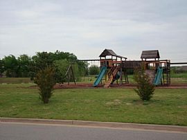 Awesome Upscale 4/2/2 Settlers' Crossing - Deer Creek Schools in Edmond, OK (Photo 4 of 12)