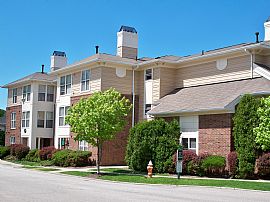 Unbeatable 2 Bedroom Apartment with Den!! in North Olmsted, OH (Photo 4 of 4)