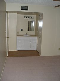 Attractive 2 Bedroom Condo with No Credit Check Needed in Phoenix, AZ (Photo 2 of 7)