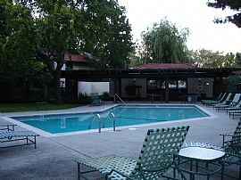 Spacious 2 Bedroom Condo with Den in Scenic and Serene Area in Sunnyvale, CA (Photo 6 of 8)