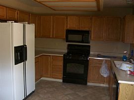 Nice Custom Painted 3 Bedroom Home in Quiet Neighborhood in Twentynine Palms, CA (Photo 2 of 4)