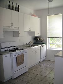 Stunning 3 Bedroom Apartment Laundry Included! in Chicago, IL (Photo 2 of 4)