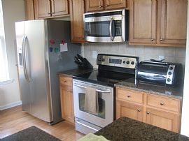 End Unit Townhome Near Crabtree Valley Mall in Raleigh, NC (Photo 10 of 11)