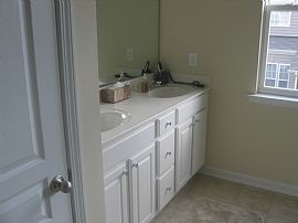 End Unit Townhome Near Crabtree Valley Mall in Raleigh, NC (Photo 4 of 11)