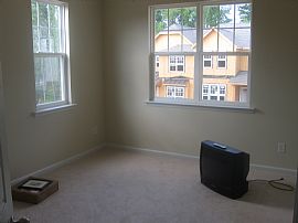 End Unit Townhome Near Crabtree Valley Mall in Raleigh, NC (Photo 6 of 11)