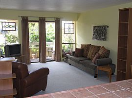 Furnished Condo Unit in Oakland, CA