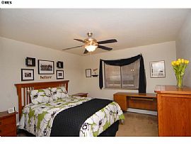 Beautiful 2 Bedroom Top Floor Condo - Recently Remodeled  in Boulder, CO (Photo 4 of 6)