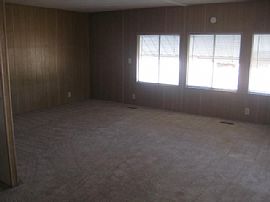 Spacious 2 Bedroom Mobile Home for $600 a Month! Great Deal! in Peoria, AZ (Photo 3 of 12)