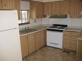 Spacious 2 Bedroom Mobile Home for $600 a Month! Great Deal! in Peoria, AZ (Photo 5 of 12)