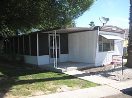 Newly Remodeled 2 Bedroom Home! $99 Move in Special! in Peoria, AZ (Photo 6 of 11)