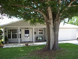 Great 4 Bedroom Home with Bonus Room - One Block From Lake Toho in Saint Cloud, FL