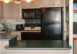 Spacious 1 Bedroom Condo in Central Salt Lake with Great View  in Honolulu, HI (Photo 2 of 4)