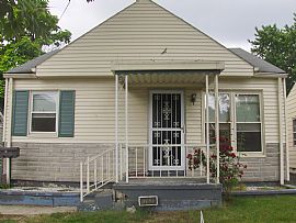 Cozy 2 Bedroom Home in Cleveland's West Side in Cleveland, OH