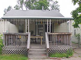 Cozy 2 Bedroom Home in Cleveland's West Side in Cleveland, OH (Photo 2 of 8)