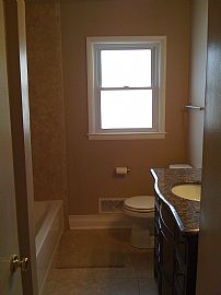3bdrm/1bath Upper, Laundry Parking Cable Internet Included in Milwaukee, WI (Photo 3 of 4)