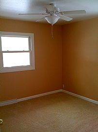 3bdrm/1bath Upper, Laundry Parking Cable Internet Included in Milwaukee, WI (Photo 4 of 4)