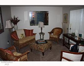 Cute 2 Bedroom Home - Freshly Painted - In and Out in Hudson, FL (Photo 3 of 5)