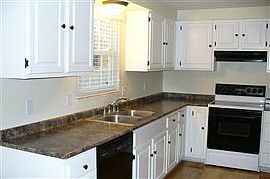 Spacious 4 Bedroom, 2 Story Home with 2 Car Garage in Liberty Township, OH (Photo 3 of 6)