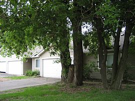 Spacious 2 Bedroom Townhouse with Vaulted Ceilings  in Burnsville, MN (Photo 3 of 3)