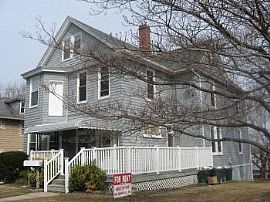 Renovated Cozy Apartment - Utilities Included! in Baltimore, MD