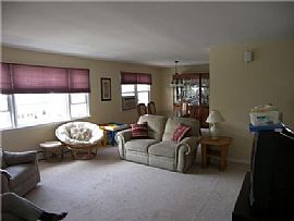 Exciting 3 Bedroom Apartment with Parking in Yard  in Caldwell, NJ (Photo 3 of 5)