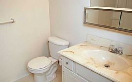 Wonderful 1 Bedroom Apartment - Hilltop Park-Like Setting in Independence, MO (Photo 1 of 3)