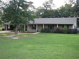 Spacious 3 Bedroom Home with Covered Patio in New Hope in Columbus, MS