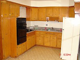 Large, Bright 2 Bedroom Apartment in Nice Quiet Area in Woodhaven, NY (Photo 3 of 5)