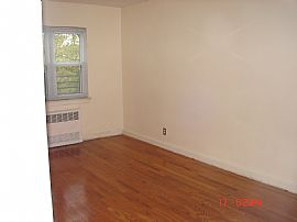 Large, Bright 2 Bedroom Apartment in Nice Quiet Area in Woodhaven, NY (Photo 5 of 5)