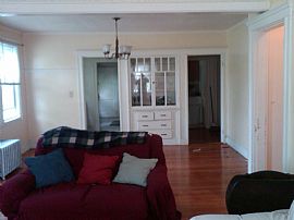 Very Nice 4 Bedroom Apartment with Hardwood Floors in Newton, MA (Photo 2 of 5)