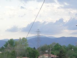 Centrally Located 2 Bedroom Home with Mountain Views in Denver, CO (Photo 5 of 11)