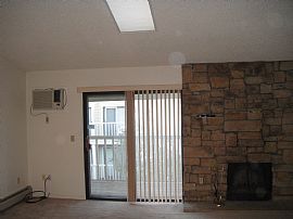 Centrally Located 2 Bedroom Home with Mountain Views in Denver, CO (Photo 8 of 11)