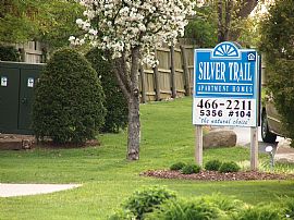 Outstanding 2 Bedroom Apartment with  Balcony and Parking in Milwaukee, WI (Photo 3 of 12)