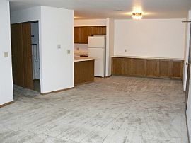 Outstanding 2 Bedroom Apartment with  Balcony and Parking in Milwaukee, WI (Photo 6 of 12)