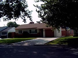 Terrific 3 Bedroom Single Family Home with Hardwood Floors in Riverside, CA