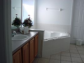 Spacious 4 Bedroom Home with Pool and Spa Near Champions Gate in Davenport, FL (Photo 7 of 7)