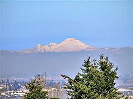 Private 1 Bedroom Condo with Top Floor View  in Everett, WA (Photo 7 of 7)
