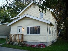 Cute 3 Bedroom Cottage Home - 15 Min to The University of Toledo in Luna Pier, MI