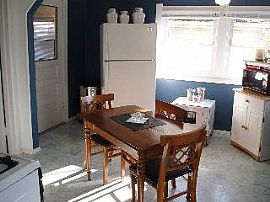 Cute 3 Bedroom Cottage Home - 15 Min to The University of Toledo in Luna Pier, MI (Photo 2 of 3)