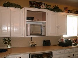 Huge 4 Bedroom Home with New Carpet and Laminate Wood Floors in Duncanville, TX (Photo 3 of 9)