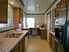 Arden Arcade 2 Bedroom Cottage Style Home with Wood Floors in Sacramento, CA (Photo 3 of 5)