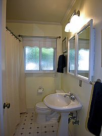 Arden Arcade 2 Bedroom Cottage Style Home with Wood Floors in Sacramento, CA (Photo 4 of 5)