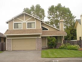 Cozy 3 Bedroom Home on Rio Ruso Drive in Windsor  in Windsor, CA